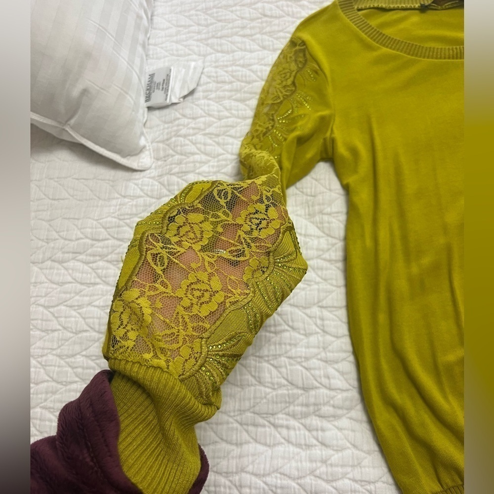 Mustard green Long sleeve top with lace detailing - Picture 4 of 12